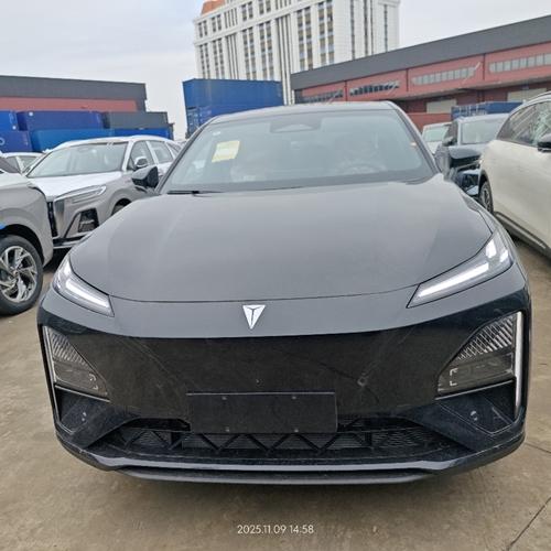 электромобиль Deepal S05 SUV